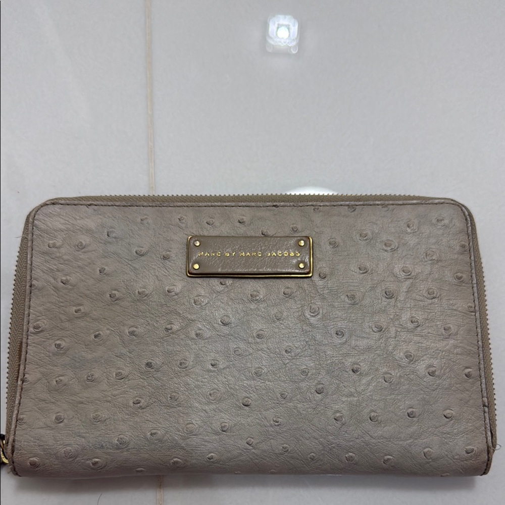 Marc Jacobs Gray Leather Wallet with Embossed Texture